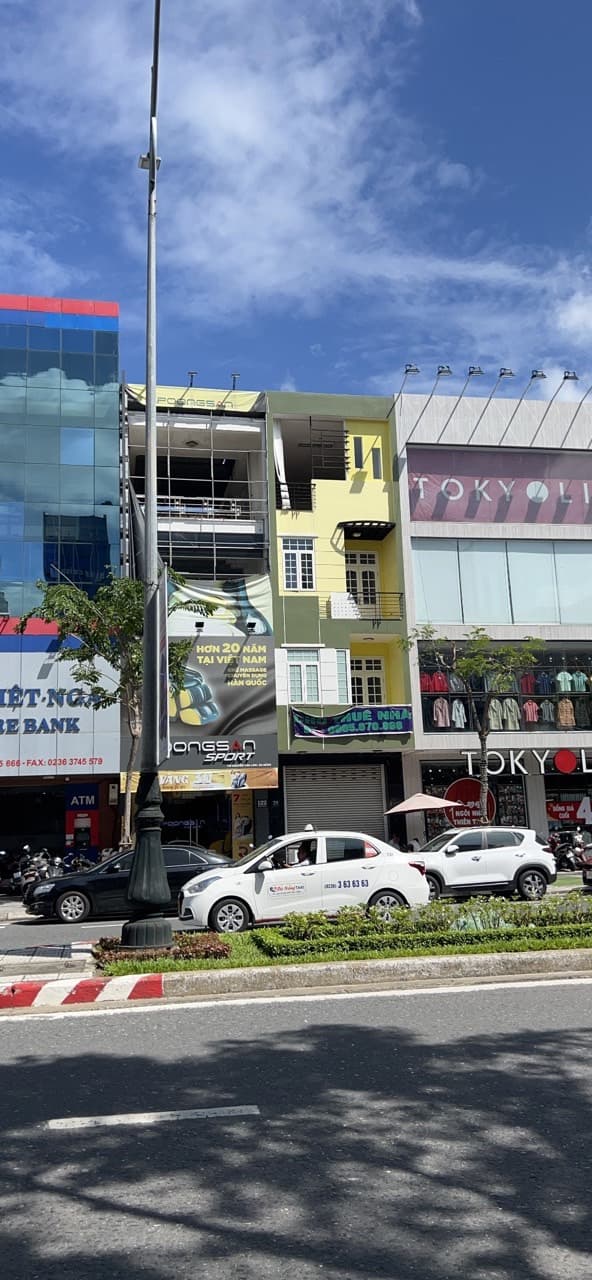 Nhà 4 tầng diện tích 110m2, 9 phòng, phù hợp làm văn phòng hoặc kinh doanh