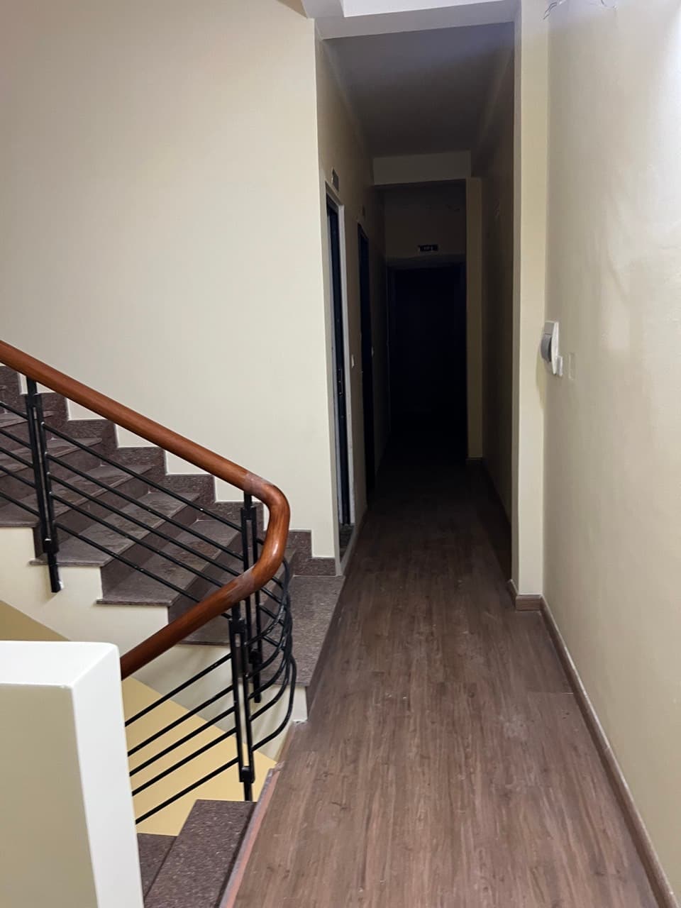Nhà nguyên căn nguyễn văn linh 4 tầng cầu thang giữa, diện tích 4.5x25m,  phu hop  kinh doanh - Ảnh 3