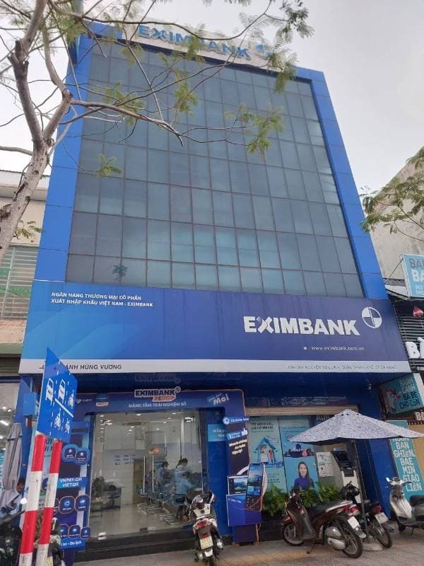 Nhà 4 tầng diện tích 210m² phù hợp cho ngân hàng và showroom