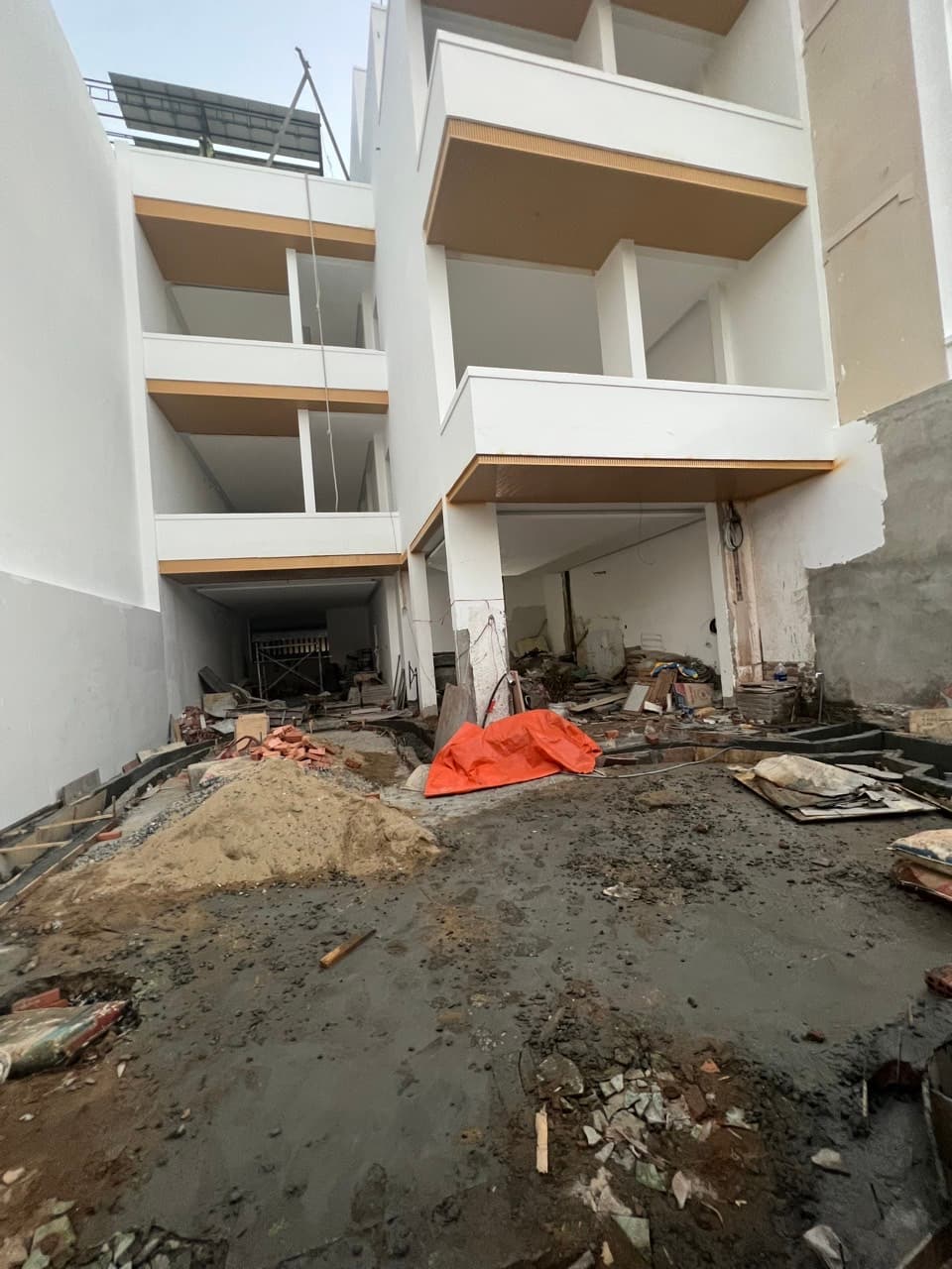 Nhà nguyên căn 3 tầng xây lệch tại Phan Đăng Lưu, diện tích 7,5m x 25m