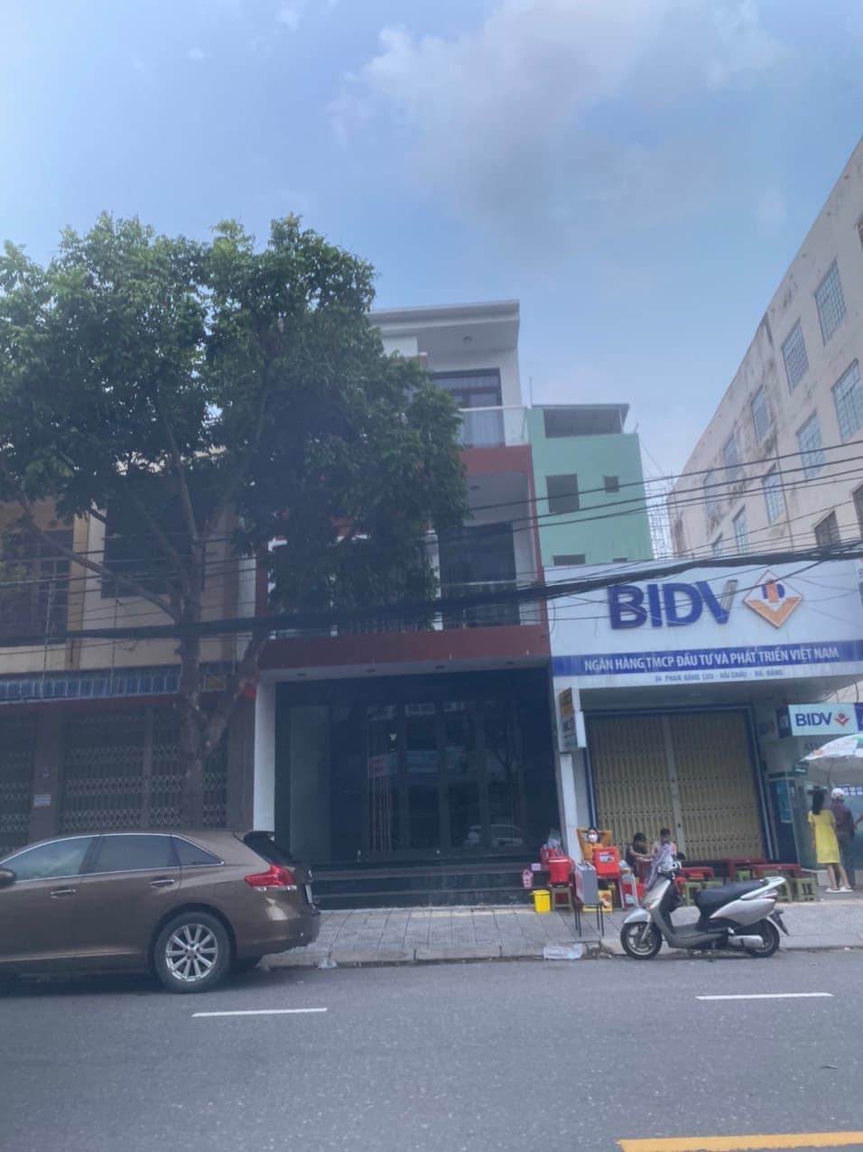 Nhà nguyên căn 3 tầng tại Phan Đăng Lưu, diện tích 111m2.