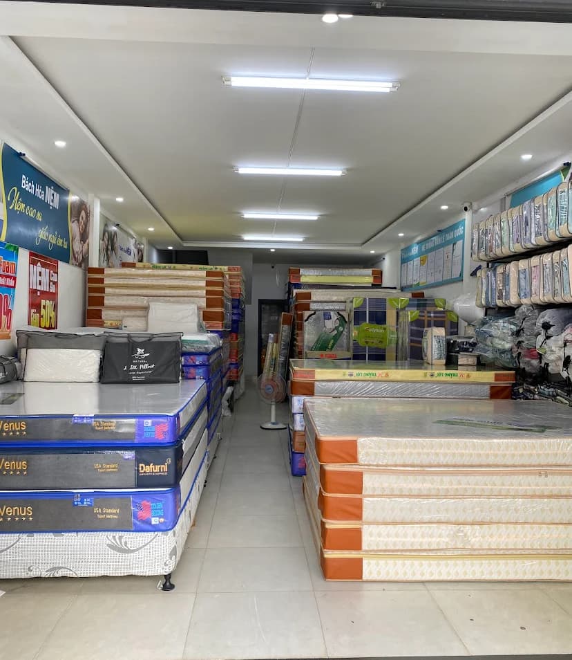 Mặt bằng kinh doanh 3 tầng tổng diện tích 300m2, phù hợp kinh doanh đa ngành