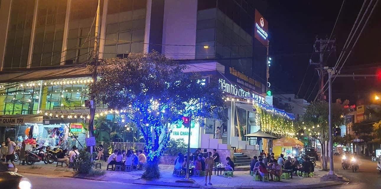 Văn phòng tầng 4 góc tòa nhà tại Phan Đăng Lưu, diện tích 35-110m2, trống suốt