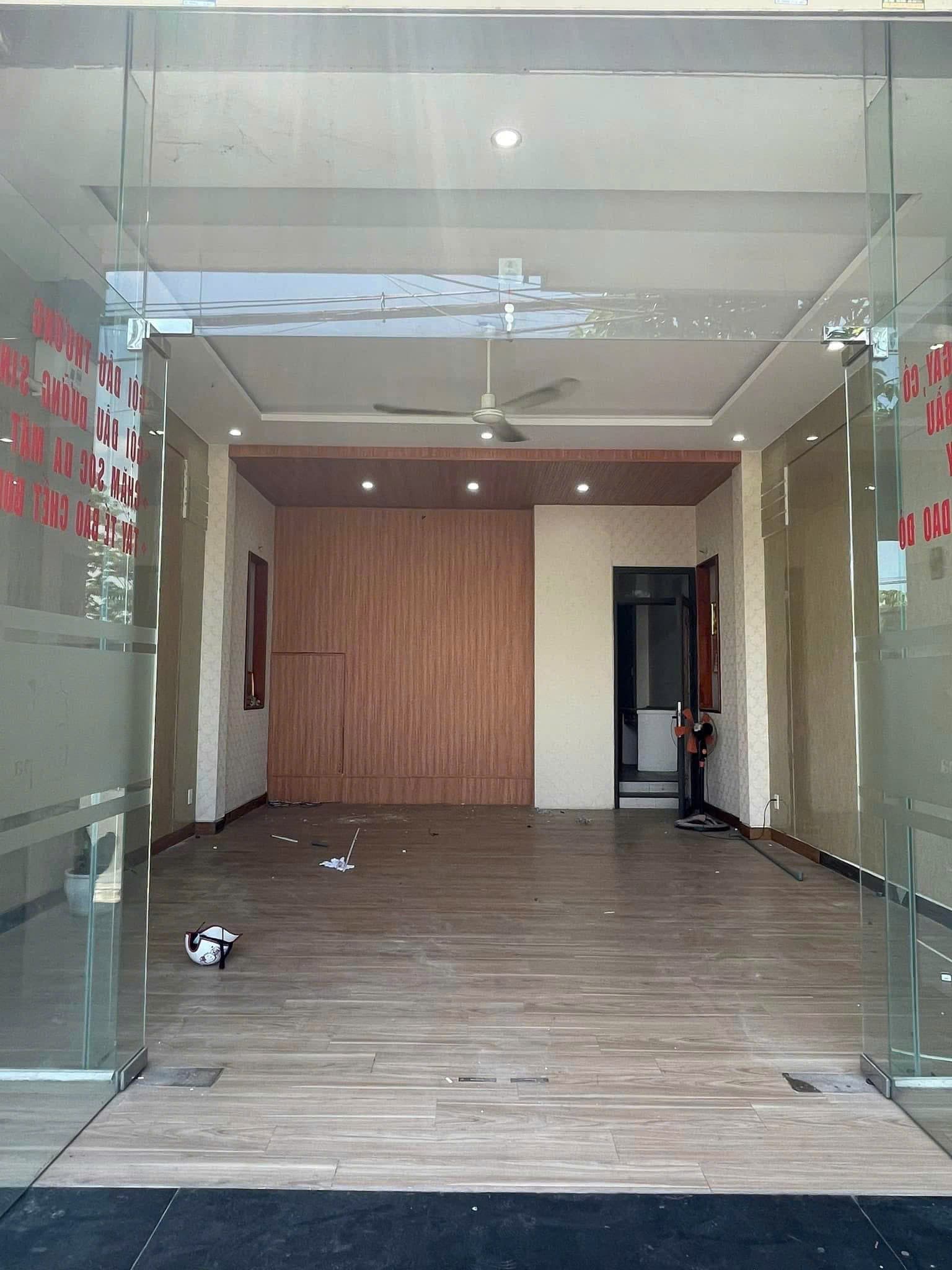 Nhà 3 tầng mặt đường 5,5m phù hợp mở văn phòng kinh doanh tại Lê Duy Đình