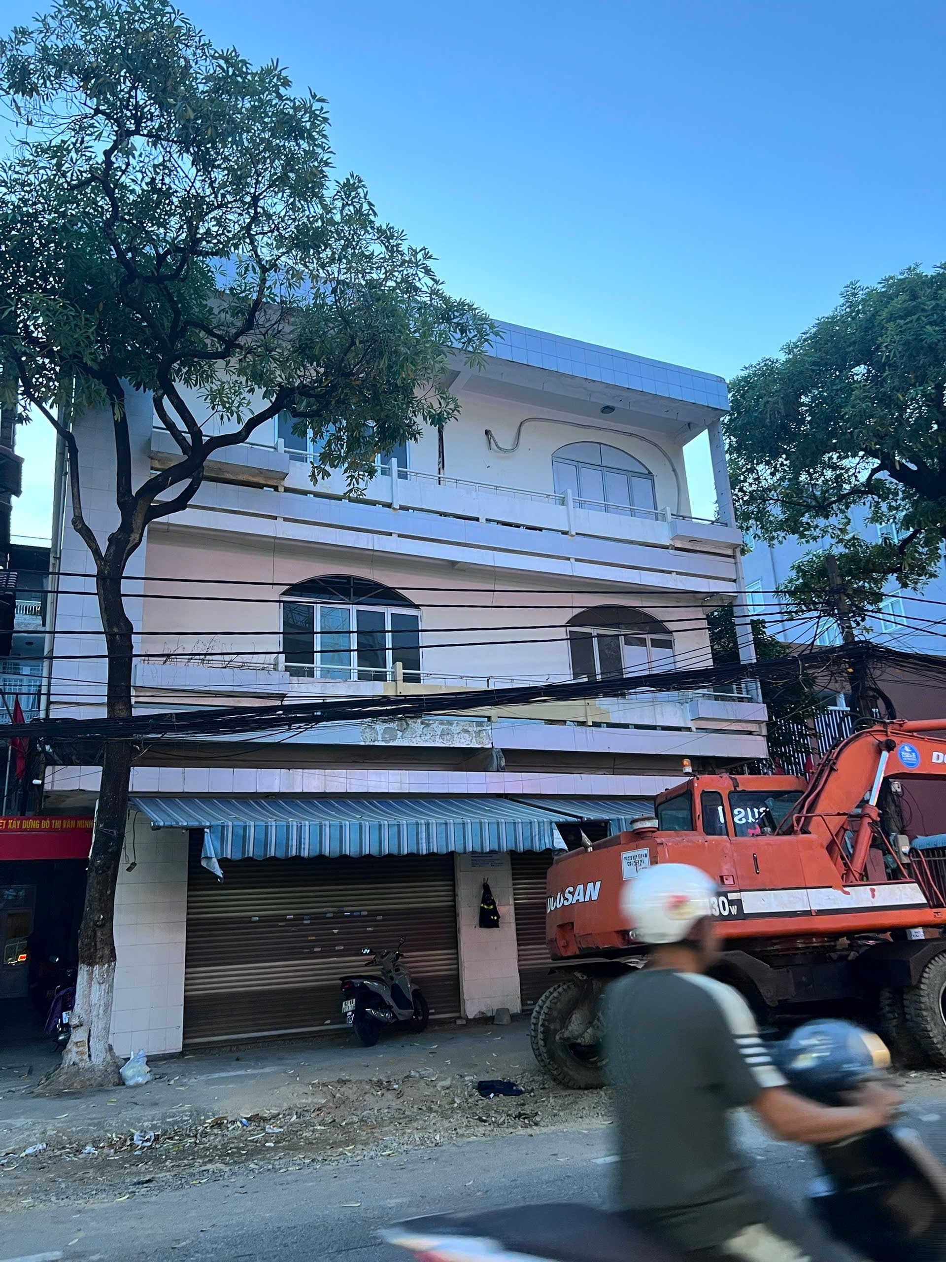 CHO THUÊ NHÀ 4 TẦNG – MẶT TIỀN 5,5M HOÀNG DIỆU 