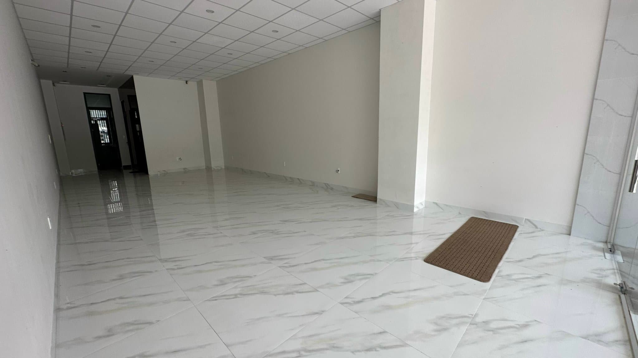 Mặt bằng 2 tầng có thang máy, diện tích 5x23m, phù hợp văn phòng hoặc kinh doanh - Ảnh 3