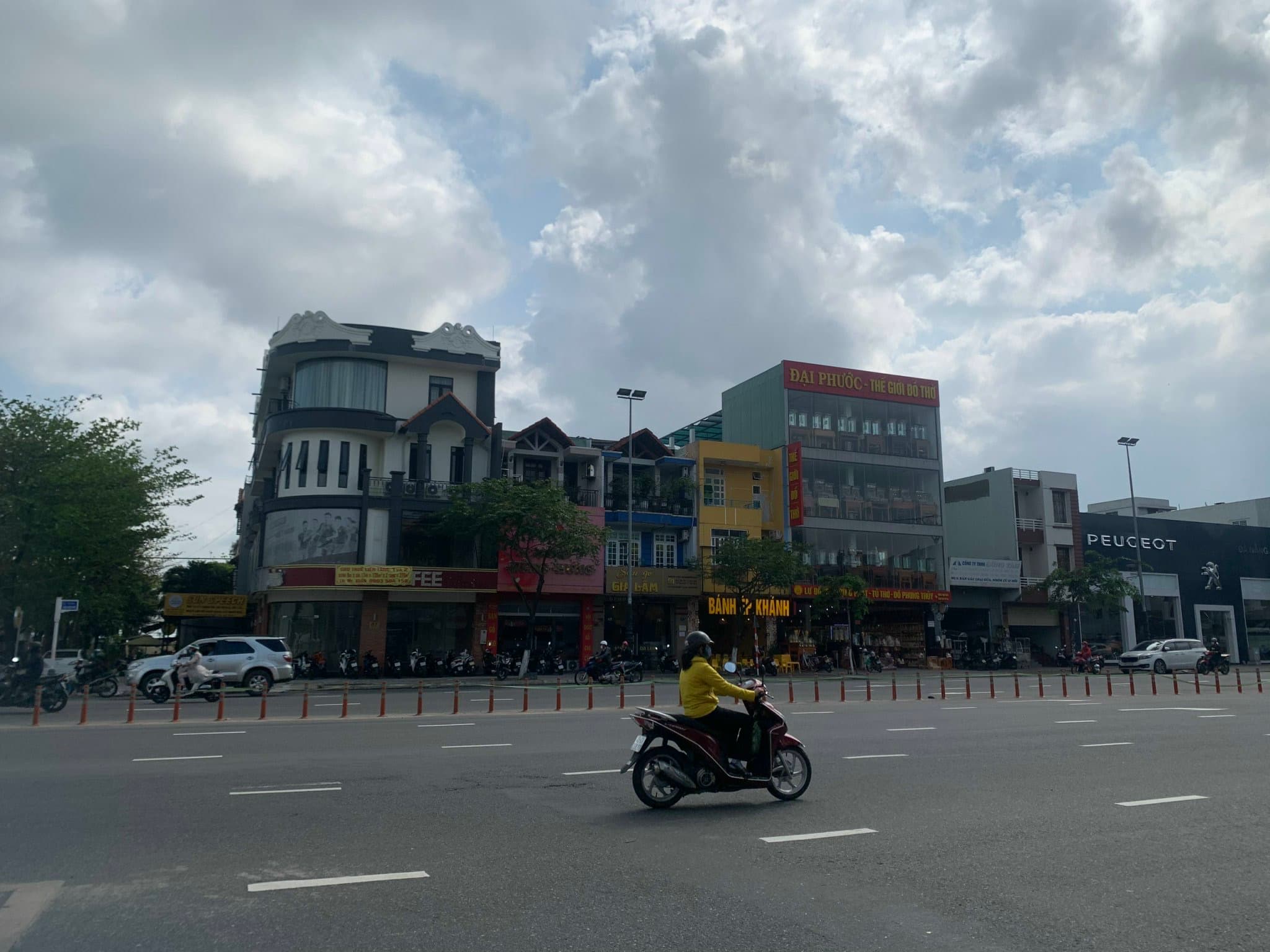Nhà 3 tầng lô góc tại Điện Biên Phủ, diện tích 72m2, phù hợp kinh doanh đa ngành