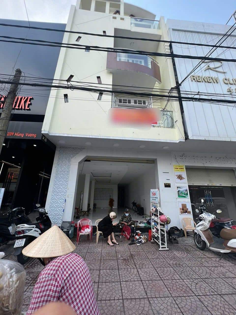 Nhà 3 tầng có thang máy tại Hùng Vương, diện tích 108m2, phù hợp để ở và kinh doanh