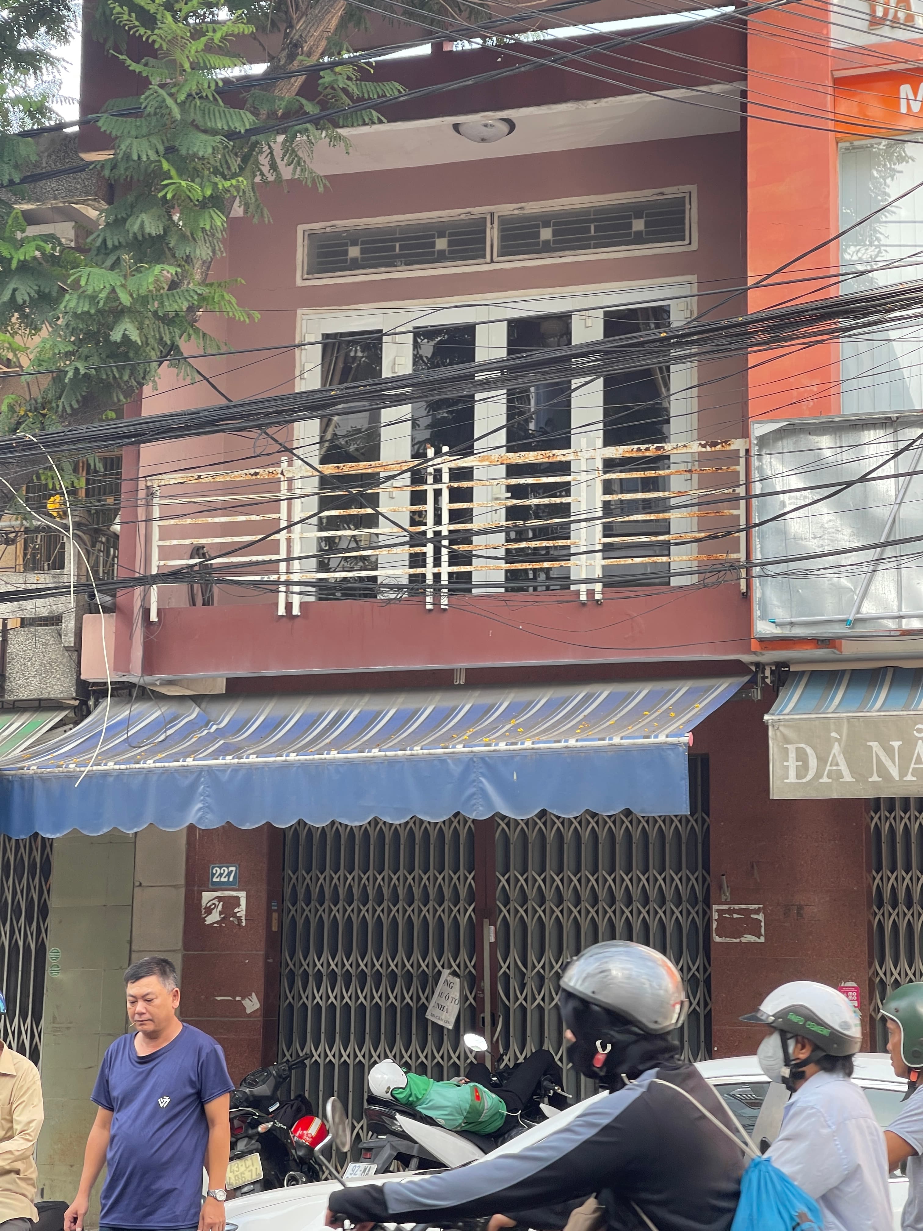 NHÀ 2 TẦNG HOÀNG DIỆU KINH DOANH, TẦNG 1 TRỐNG SUỐT 