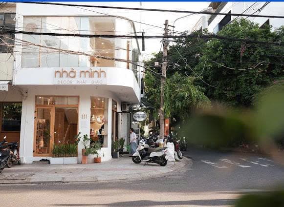 Nhà nguyên căn 3 tầng 2mt đường Lê Đình Dương
