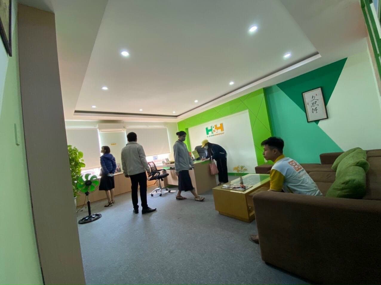 Nhà 5 tầng có thang máy tại trung tâm Đà Nẵng, phù hợp mở công ty hoặc spa