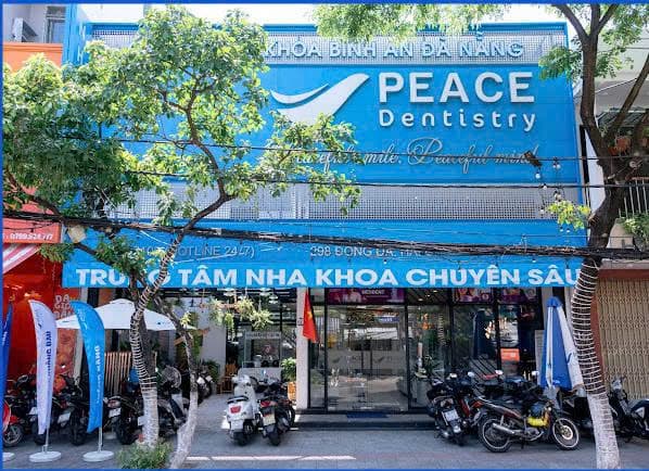 Nhà 2 tầng sân vườn mặt tiền Đống Đa