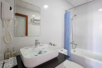 Khách sạn 44 phòng có hồ bơi An Thượng 26, diện tích 180m2, 10 tầng - Ảnh 2