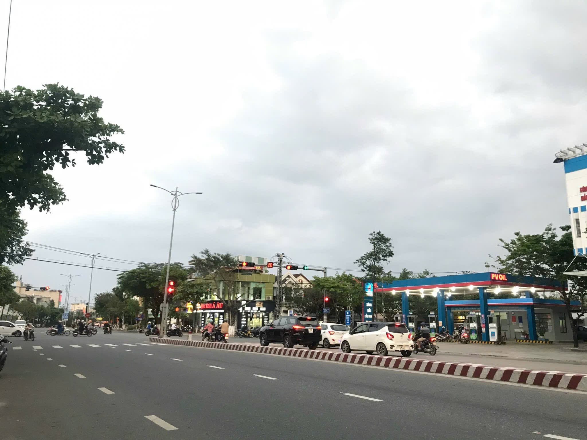 Nhà nguyên căn Cách Mạng Tháng 8, diện tích 500m2, phù hợp kinh doanh và để ở