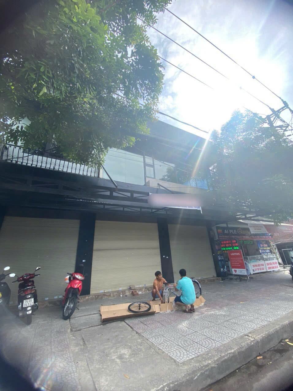 Nhà 2 tầng trống suốt diện tích 80m2 mỗi tầng tại Tôn Đức Thắng