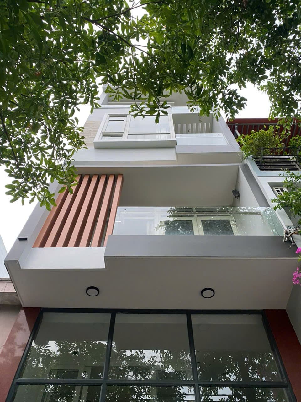 Nhà 5 tầng có thang máy tại Tố Hữu, diện tích 82m2, phù hợp kinh doanh