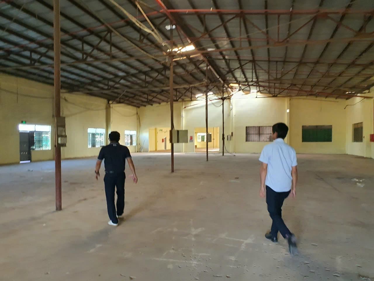 Kho bãi diện tích 1400m2 và 400m2 đường Trường Sơn đối diện Khu công nghiệp Hòa Cầm