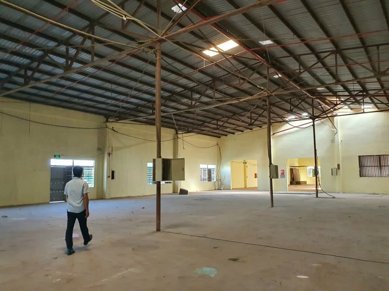 Kho bãi diện tích 1400m2 và 400m2 đường Trường Sơn đối diện Khu công nghiệp Hòa Cầm - Ảnh 3