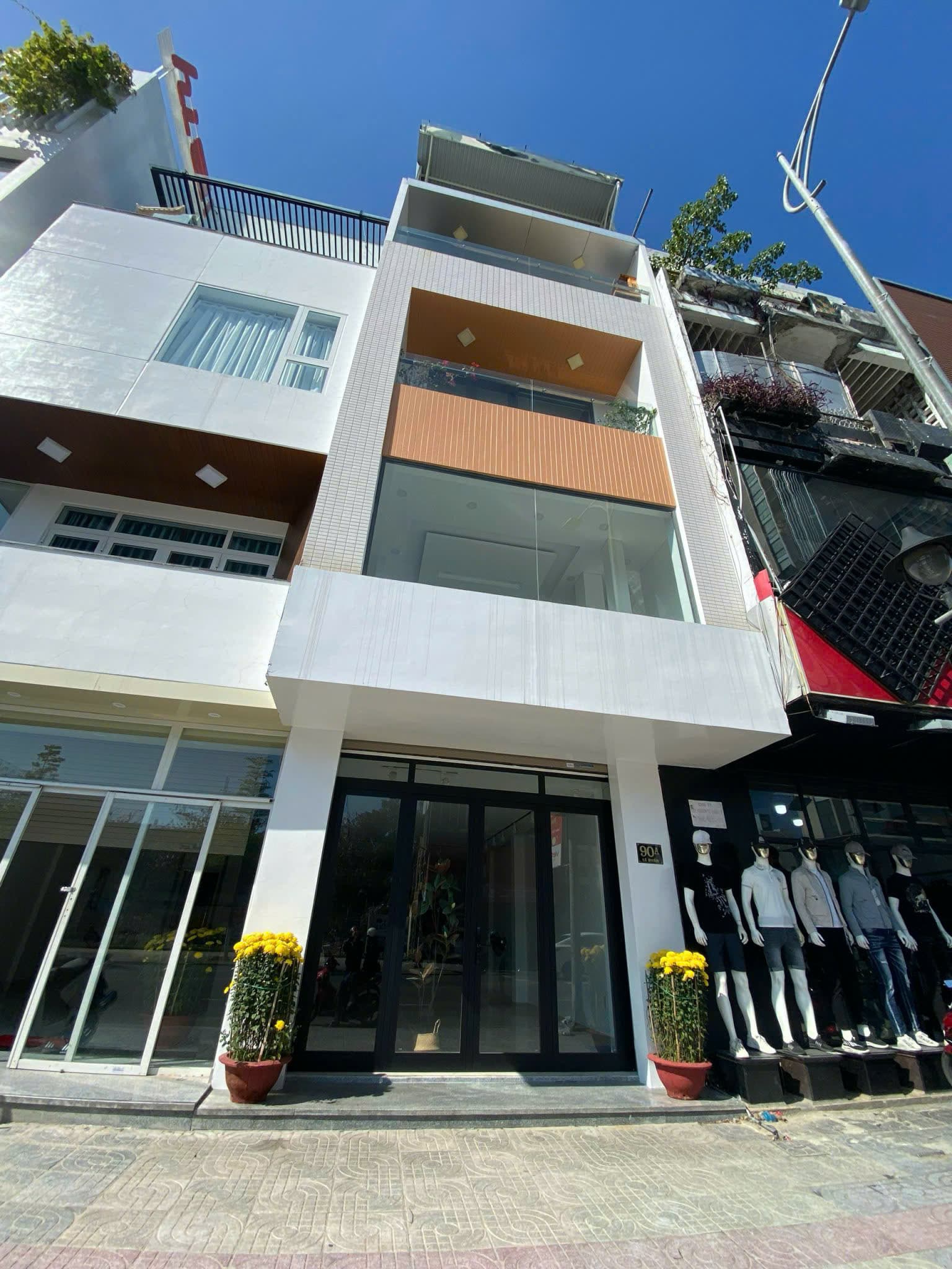 Nhà nguyên căn 4,5 tầng đường Lê Duẩn diện tích 135m² phù hợp kinh doanh