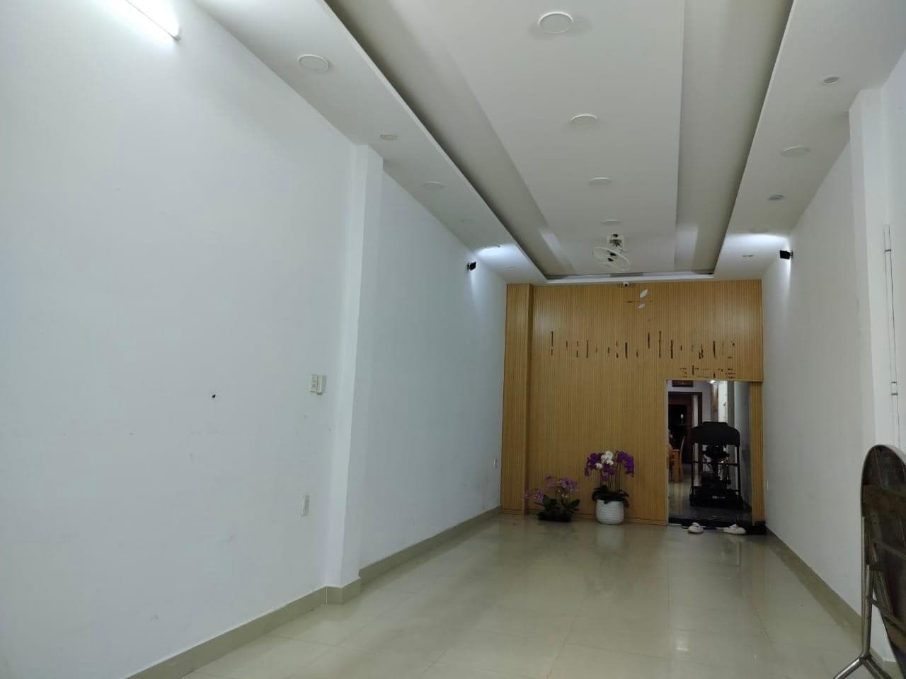 Cho thuê 2 căn nhà liền kề 3 tầng tại Lê Đình Lý, diện tích 240m², phù hợp kinh doanh sạch sẽ