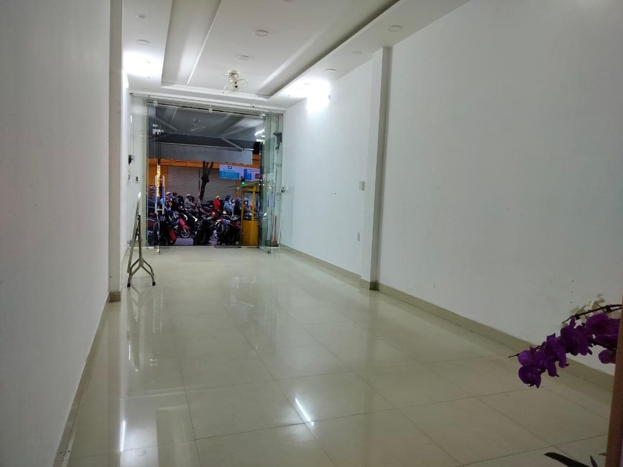 Cho thuê 2 căn nhà liền kề 3 tầng tại Lê Đình Lý, diện tích 240m², phù hợp kinh doanh sạch sẽ - Ảnh 2