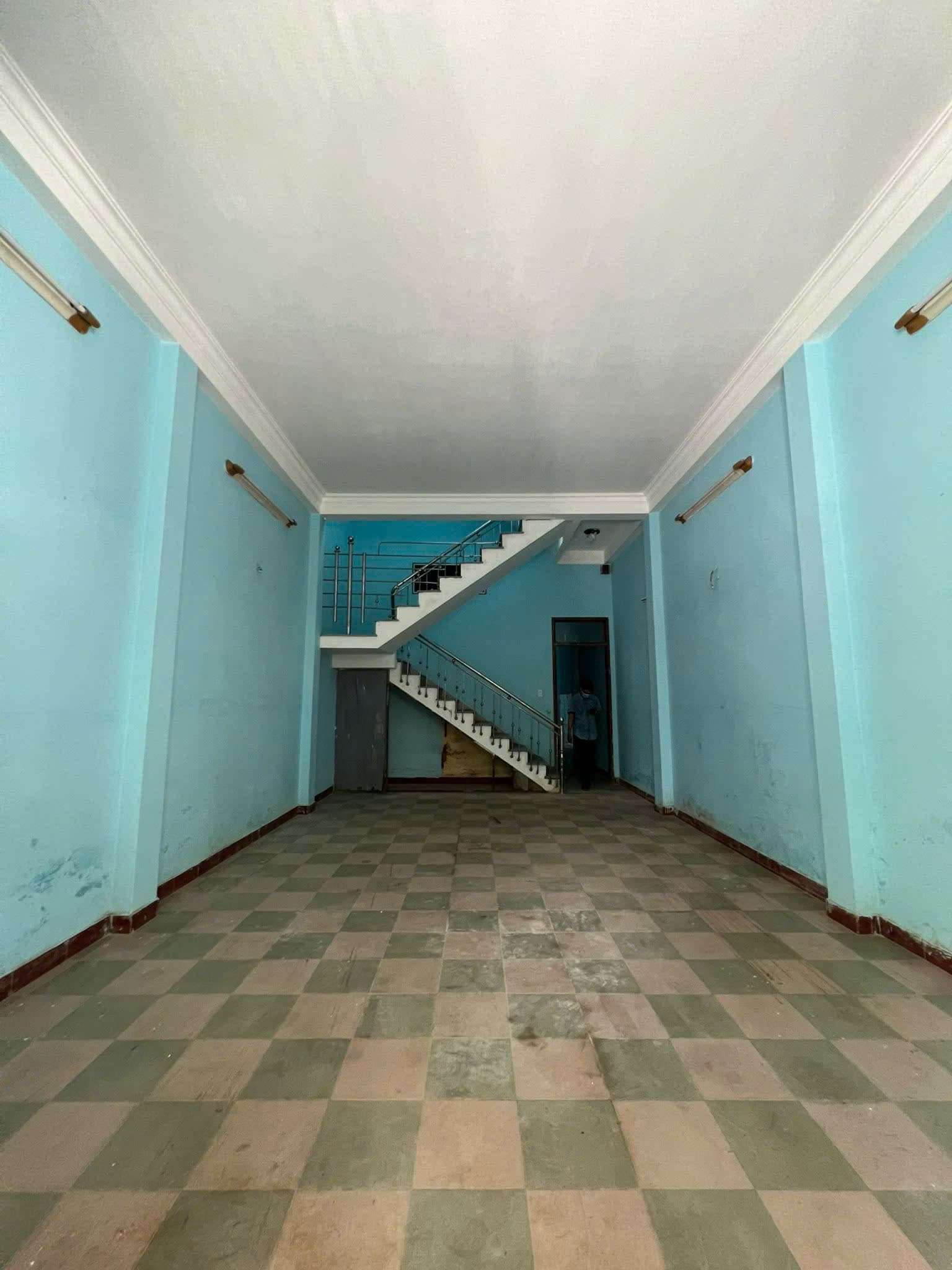 Mặt bằng kinh doanh hơn 80m2 tại Đặng Thai Mai, hợp đồng lâu dài - Ảnh 5
