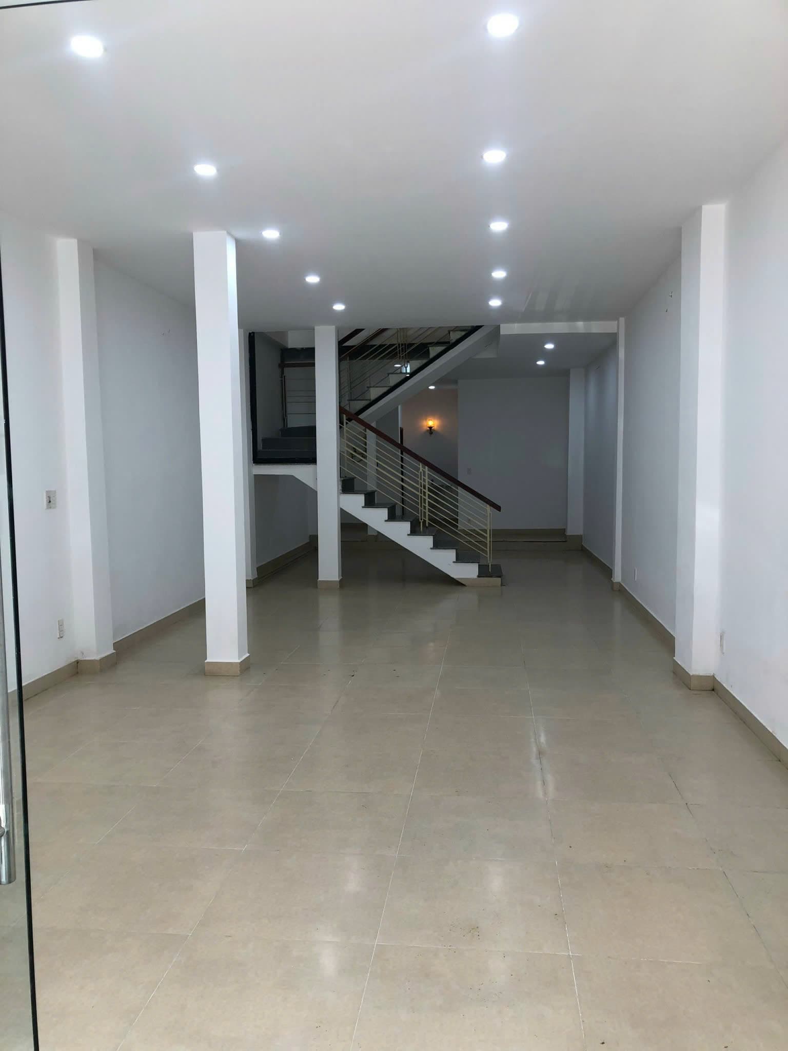 Nhà nguyên căn 3 tầng đường Nguyễn Chí Thanh, diện tích 89m2, phù hợp kinh doanh - Ảnh 3