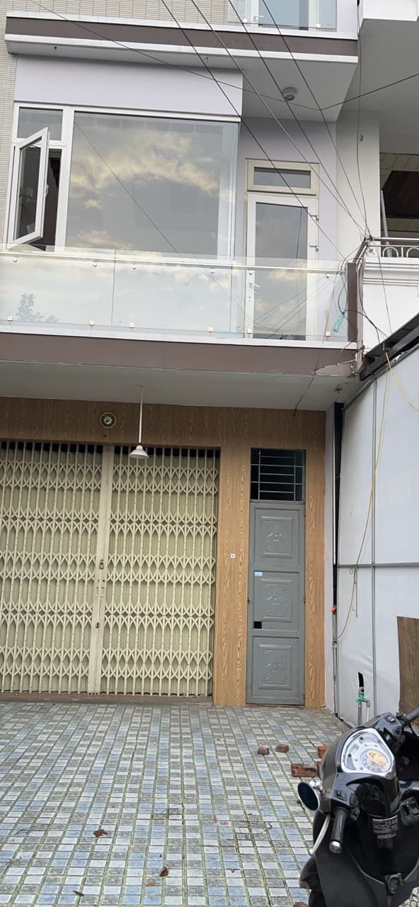 Nhà 3 tâng lê thanh nghị ngang 5m