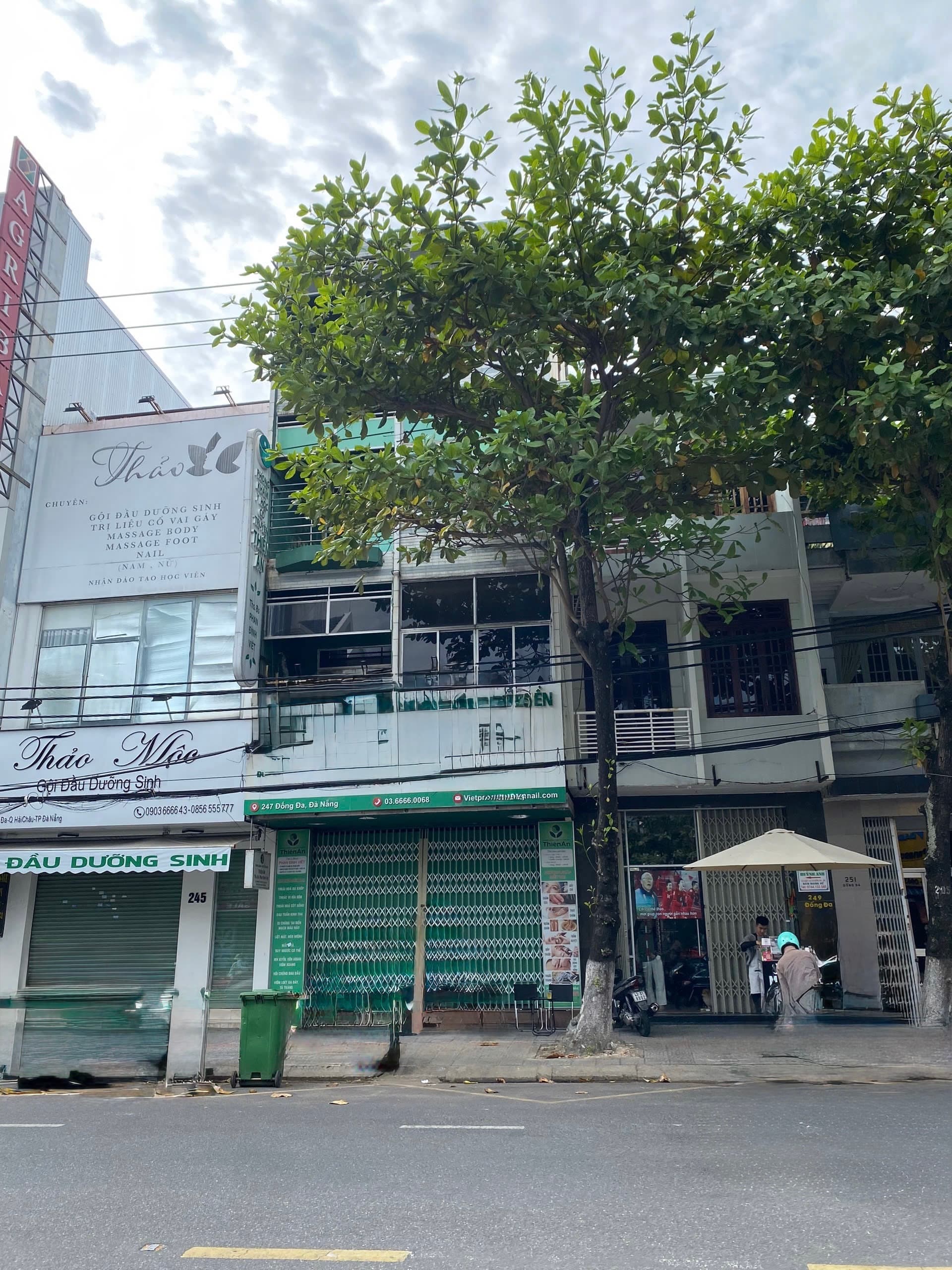 Nhà 4 tầng mặt tiền rộng hơn 5m tại Đống Đa, phù hợp làm văn phòng hoặc kinh doanh