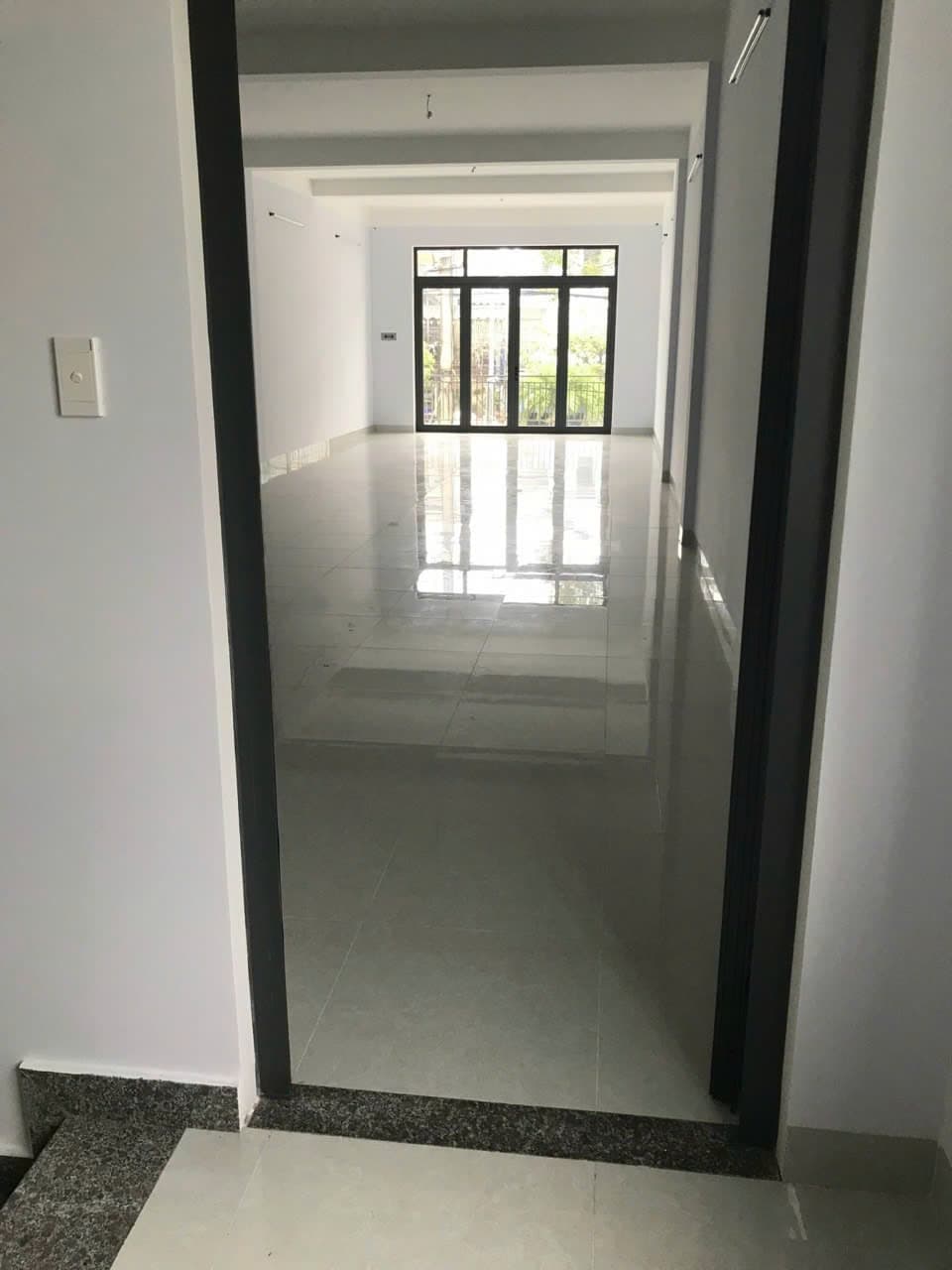 Nhà nguyên căn 3 tầng đường Nguyễn Hữu Thọ, diện tích 125m², phù hợp ở và kinh doanh - Ảnh 3