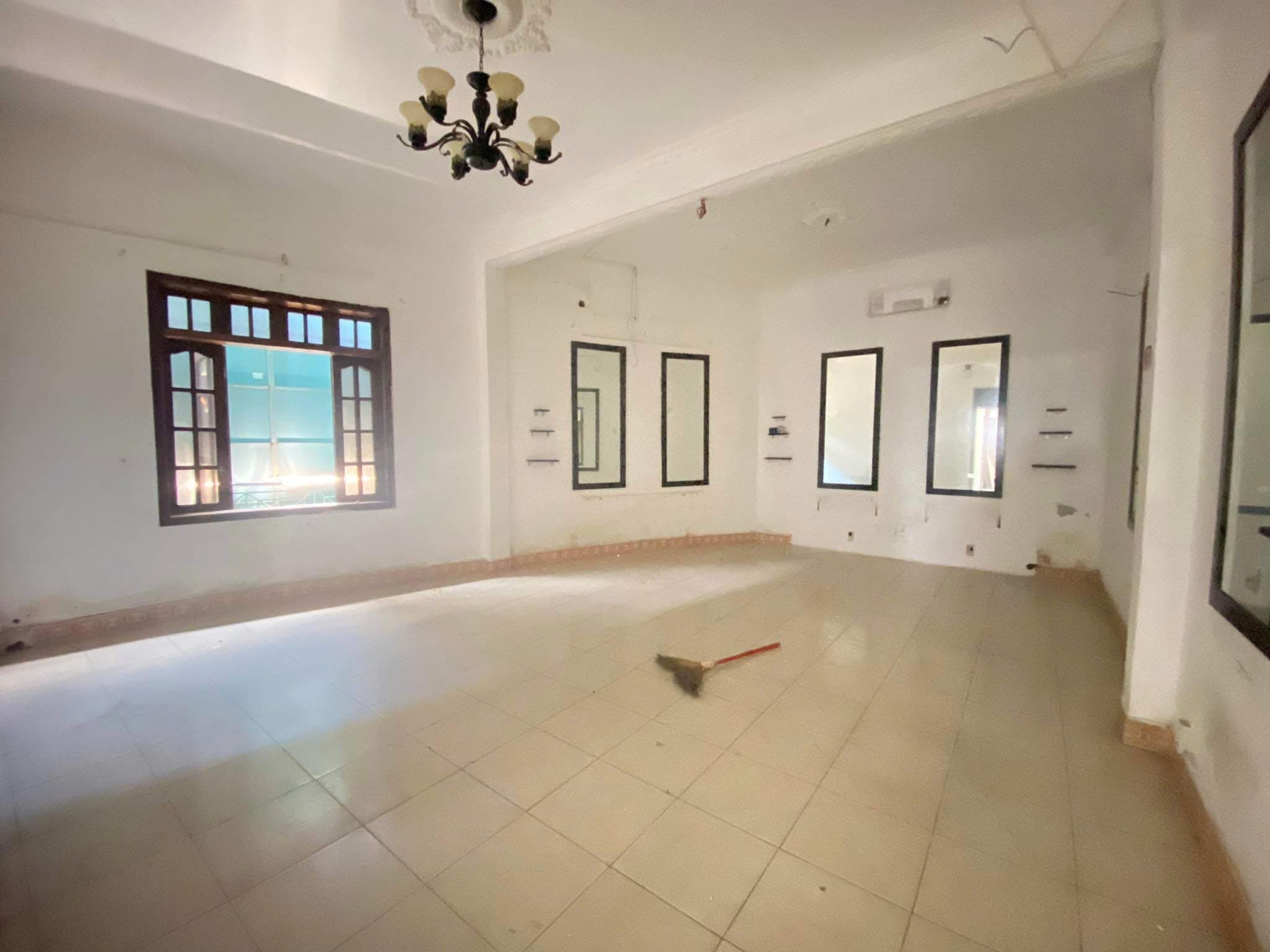 Mặt bằng kinh doanh 2 tầng trống suốt tại Trần Cao Vân, diện tích 180m2 - Ảnh 5