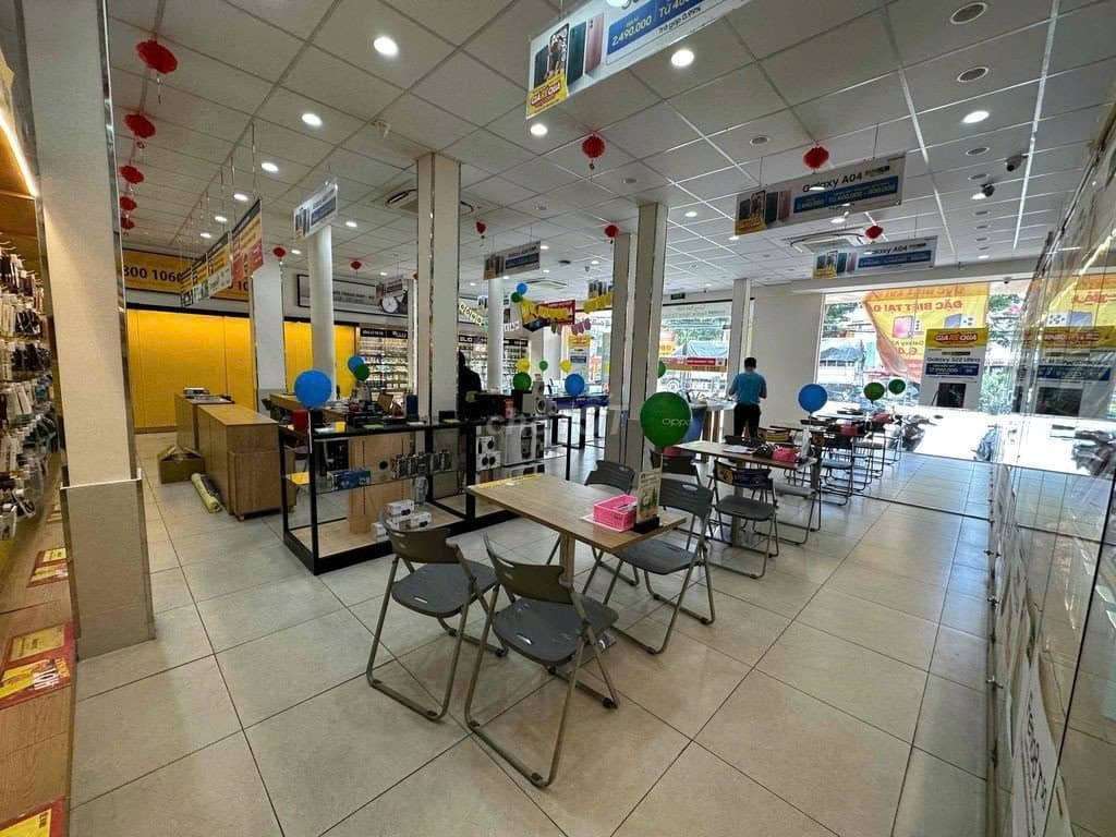 Mặt bằng kinh doanh nguyên căn cấp 4 tại Tôn Đức Thắng, diện tích 200m² ngang 11m