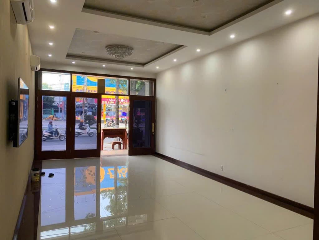 Nhà nguyên căn 4 tầng đường Nguyễn Hữu Thọ, diện tích 170m2, phù hợp kinh doanh