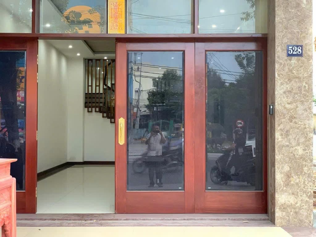 Nhà nguyên căn 4 tầng đường Nguyễn Hữu Thọ, diện tích 170m2, phù hợp kinh doanh - Ảnh 2