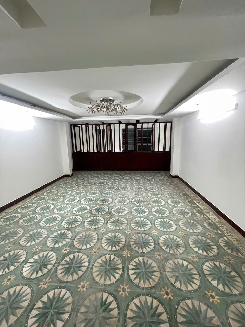Nhà nguyên căn 3 tầng đường Trần Quốc Toản, diện tích 125m², phù hợp kinh doanh - Ảnh 5