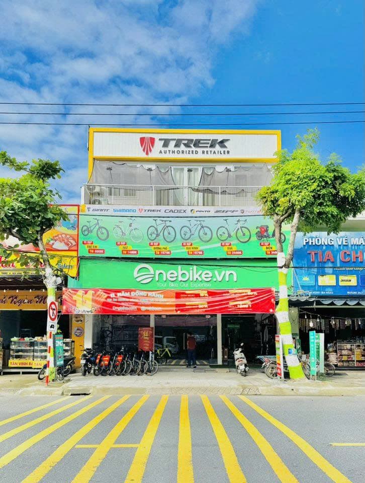 Nhà nguyên căn 3 tầng đường Phạm Hùng, diện tích 220m2 đất, phù hợp kinh doanh