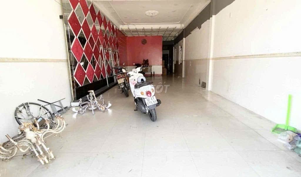 Nhà nguyên căn 3 tầng đường Điện Biên Phủ, diện tích 105m2
