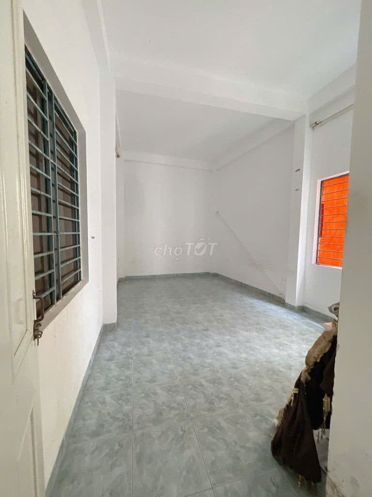 Nhà nguyên căn 3 tầng đường Phan Châu Trinh, phù hợp kinh doanh sạch sẽ
