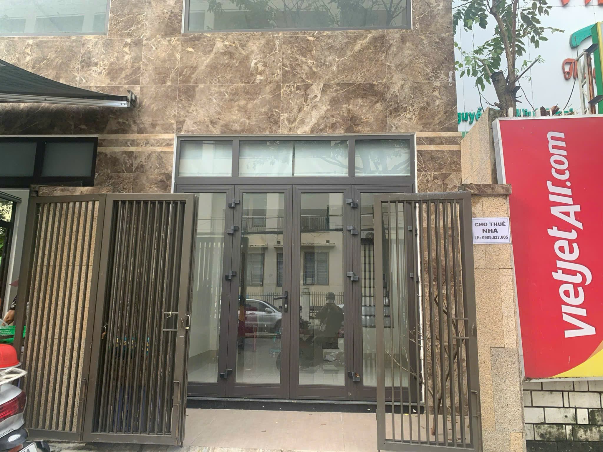 Nhà nguyên căn 2 tầng 1 lửng có sân thượng tại Nguyễn Thị Minh Khai, Hải Châu