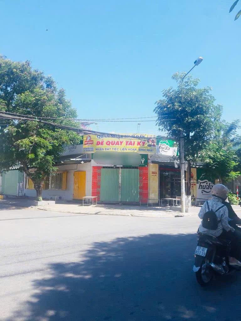 Nhà 2 mặt tiền Nguyễn Chánh, diện tích 252m2, phù hợp kinh doanh ăn uống