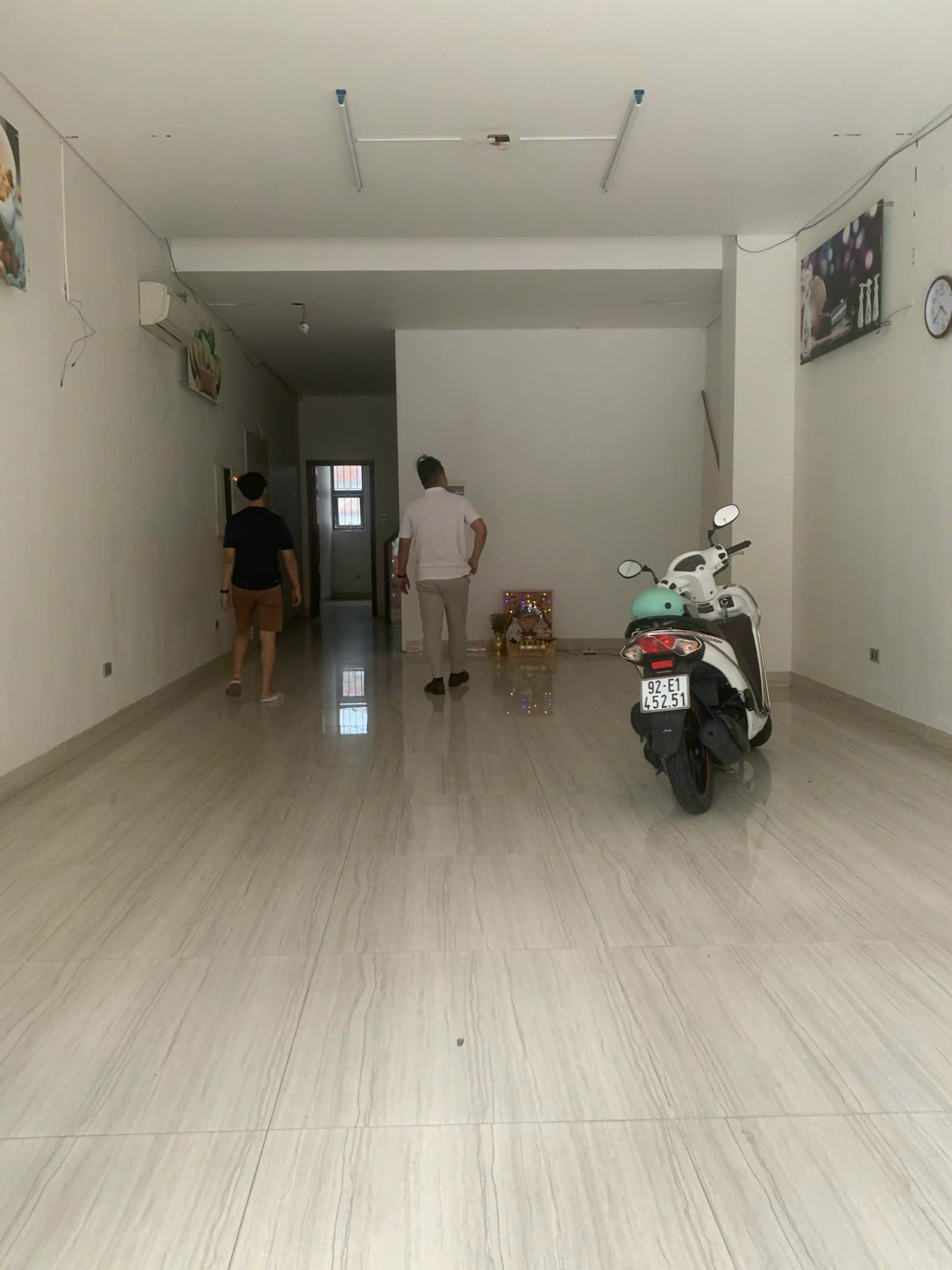 Mặt bằng tầng 1 100m2 tại Hồ Nghinh, chung chủ, không cho kinh doanh ăn uống