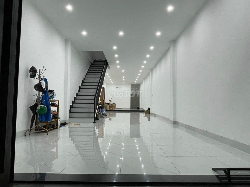 Nhà nguyên căn 3 tầng đường Nguyễn Hữu Thọ, diện tích 115m2