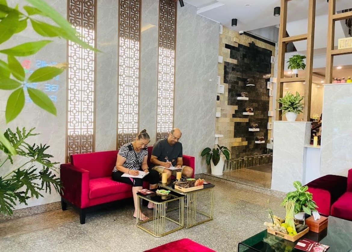 Nhà 4,5 tầng có thang máy tại Mỹ Khê 2, Sơn Trà, diện tích 100m² phù hợp văn phòng và kinh doanh - Ảnh 4