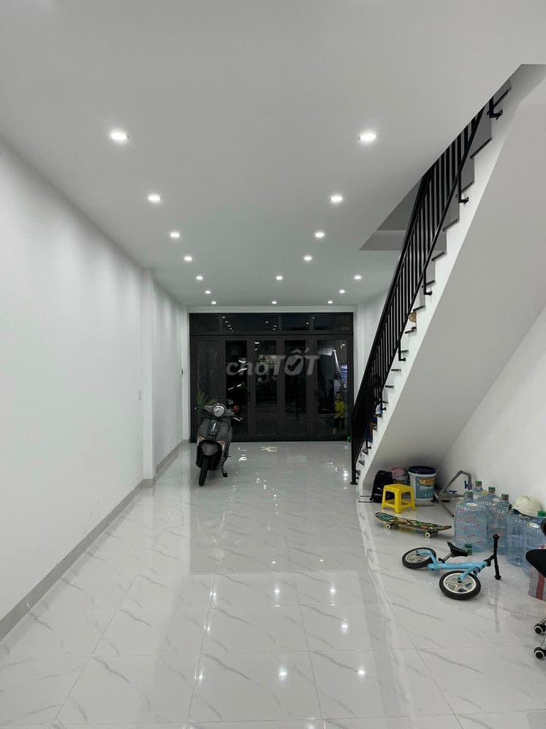 Mặt bằng trống suốt 100m² tại Hồ Xuân Hương, không cho kinh doanh ăn uống