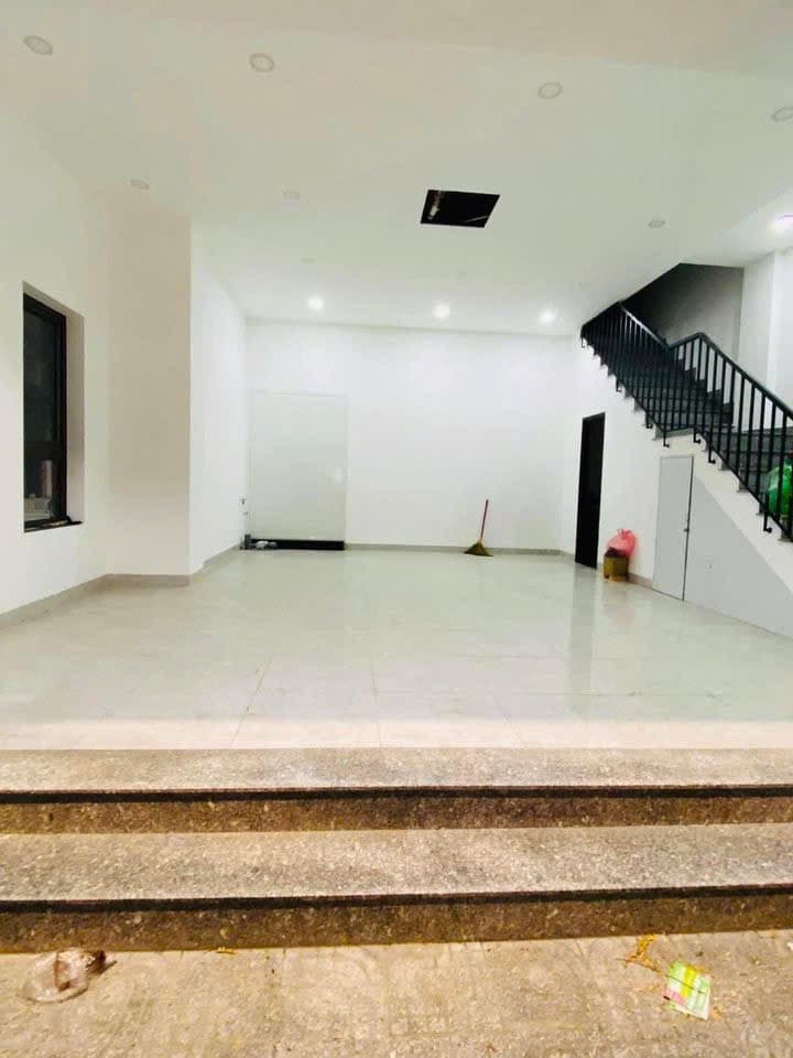 Nhà 2 tầng kẹp kiệt 4m tại Dũng Sỹ Thanh Khê, diện tích 112m2, phù hợp để thuê kinh doanh hoặc ở