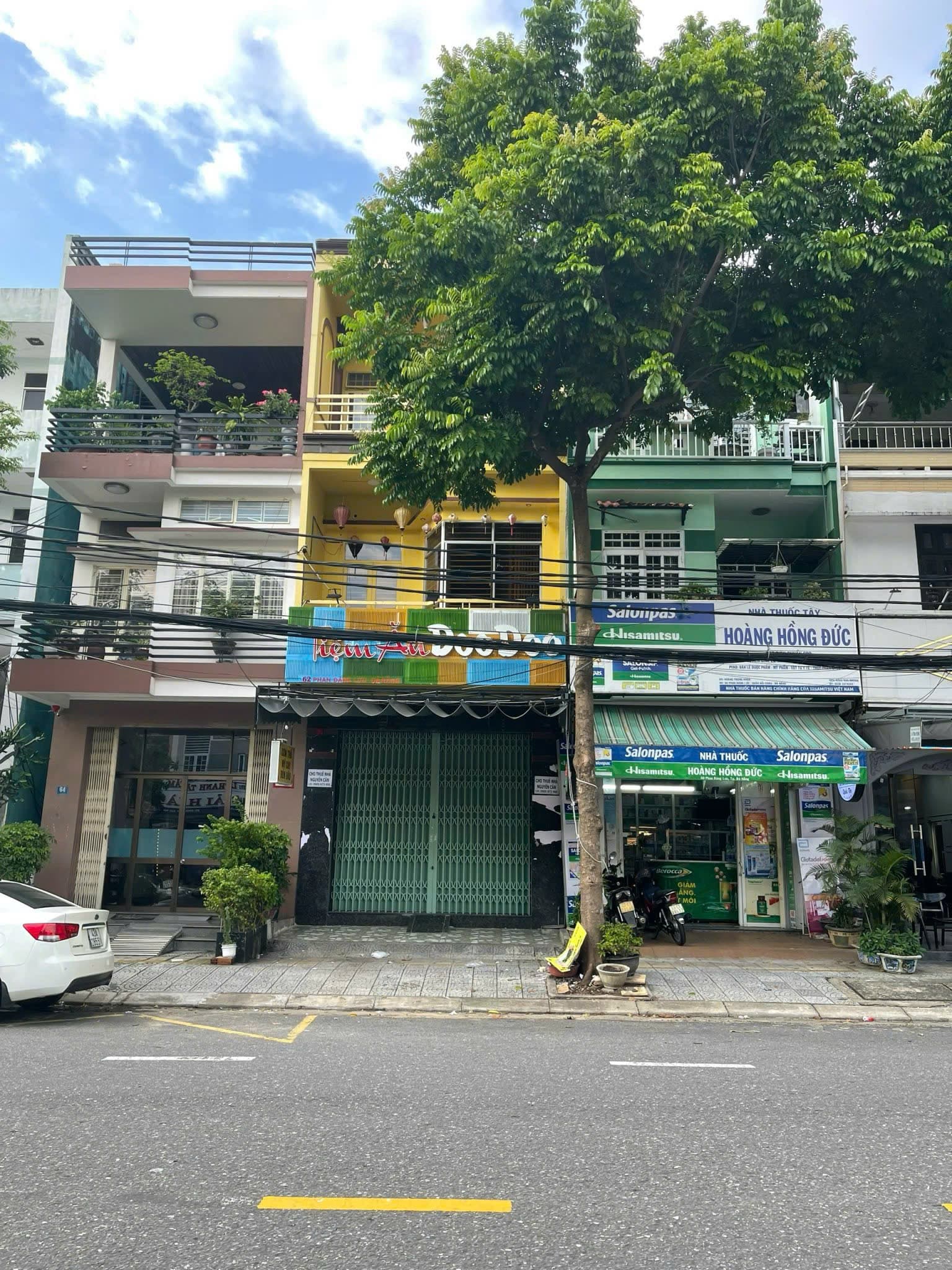 Mặt bằng kinh doanh trống suốt 3 tầng đường Phan Đăng Lưu, quận Hải Châu