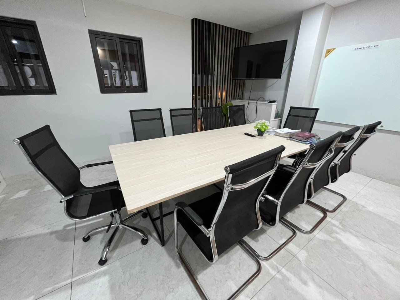 CHO THUÊ VĂN PHÒNG TẦNG 3, SẴN BÀN GHẾ, DIỆN TÍCH 80M2, 100M2 