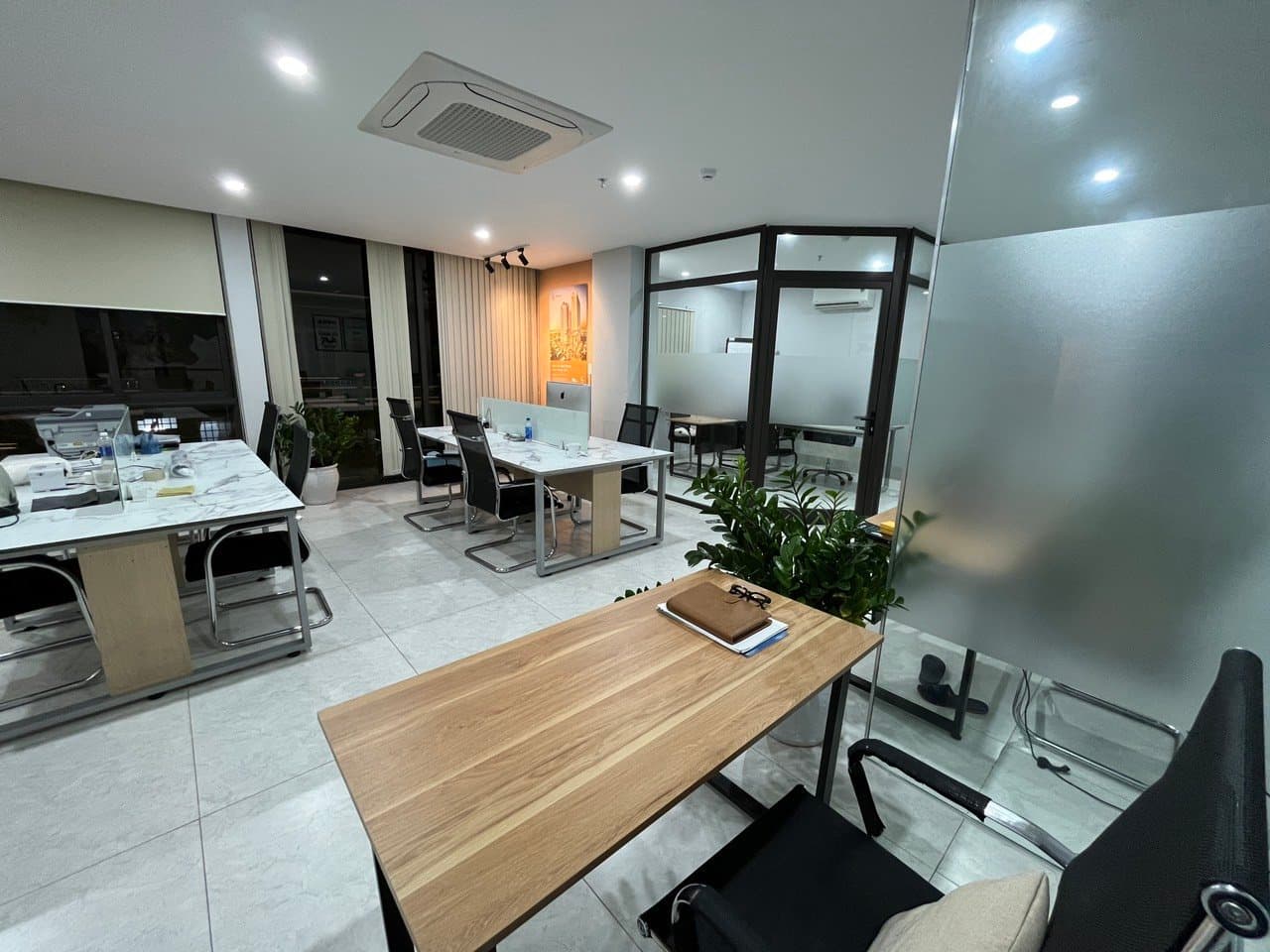 CHO THUÊ VĂN PHÒNG TẦNG 3, SẴN BÀN GHẾ, DIỆN TÍCH 80M2, 100M2  - Ảnh 4