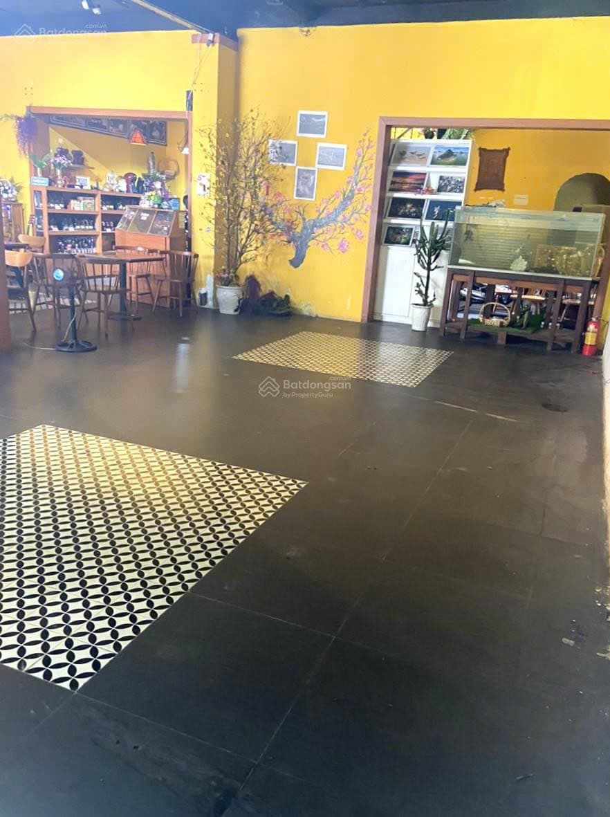 Mặt bằng kinh doanh tầng 2 200m2 tại trung tâm thành phố, phù hợp spa và gym