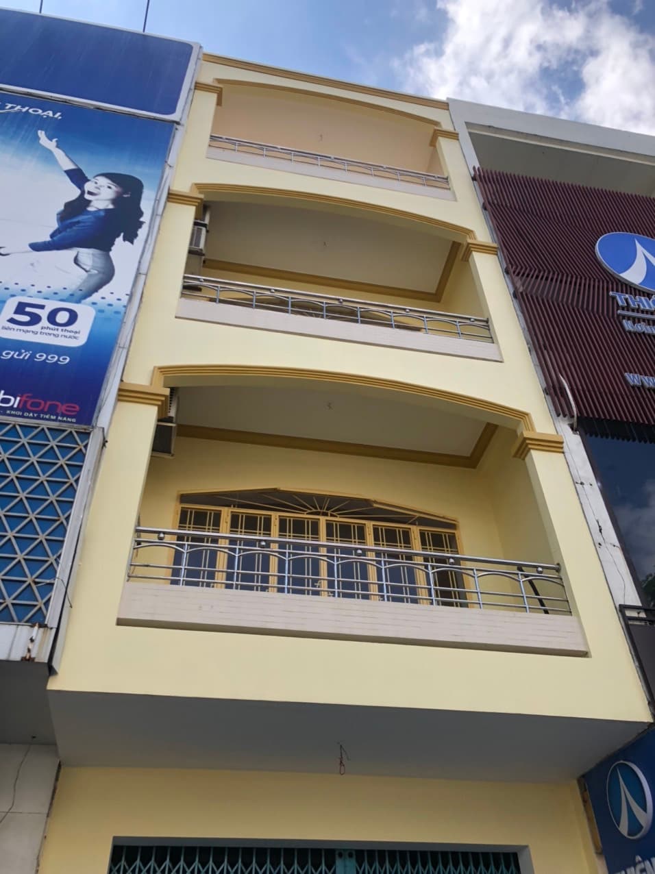 Nhà 4 tầng  NGUYỄN VĂN LINH